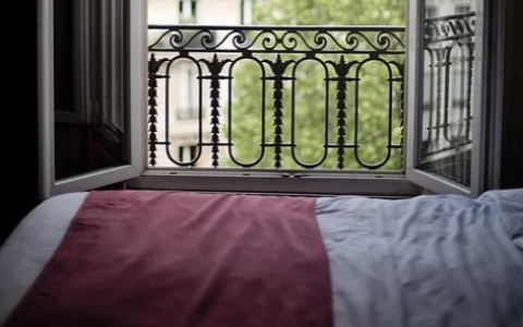 В Коми за один день выпали из окна два ребенка: один из них погиб