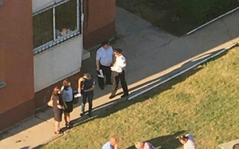 В Коми из окна пятого этажа снова выпал ребенок