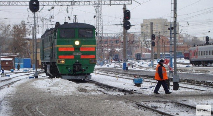За три часа до Нового года в Коми под поездом погибла женщина За три часа до Нового года в Коми под поездом погибла женщина