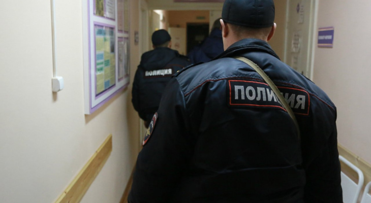 Жительница Коми выпала из окна чужой квартиры в Петербурге Жительница Коми выпала из окна чужой квартиры в Петербурге