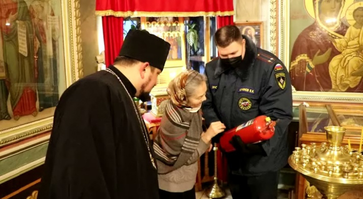 Рождество без происшествий: сотрудники МЧС Коми проверили храмы Рождество без происшествий: сотрудники МЧС Коми проверили храмы