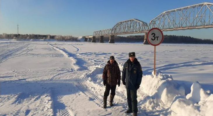 В Ухте через реку Ижму открыли ледовую переправу для транспорта В Ухте через реку Ижму открыли ледовую переправу для транспорта