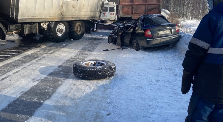 В больнице скончался пассажир Hyundai, в который влетел КамАЗ В больнице скончался пассажир Hyundai, в который влетел КамАЗ