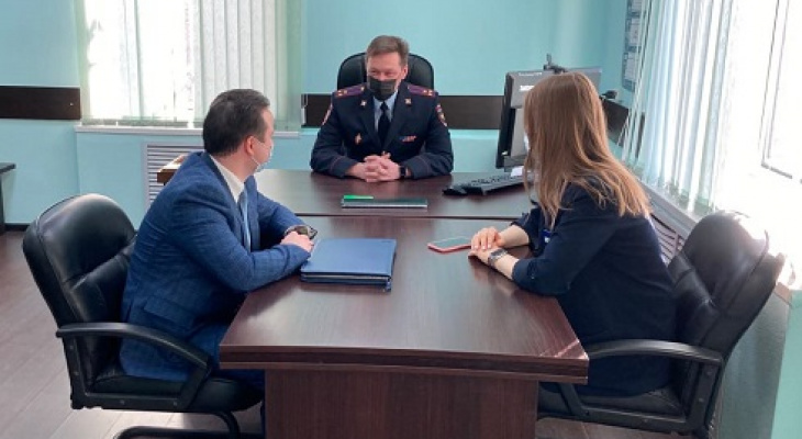 Полиция Ухты провела профилактическую работу с представителями банков и предприятий Полиция Ухты провела профилактическую работу с представителями банков и предприятий