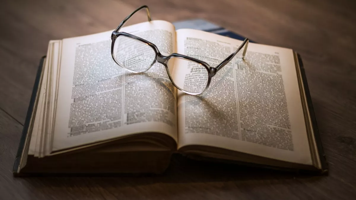 Книги вместо таблеток: что читать после 60, чтобы мозг не старел