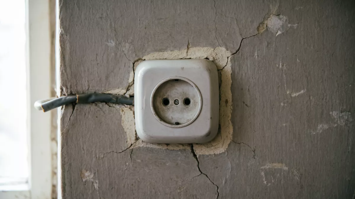 Почему в СССР все розетки были на уровне пояса, а сейчас внизу – объясняет технический специалист