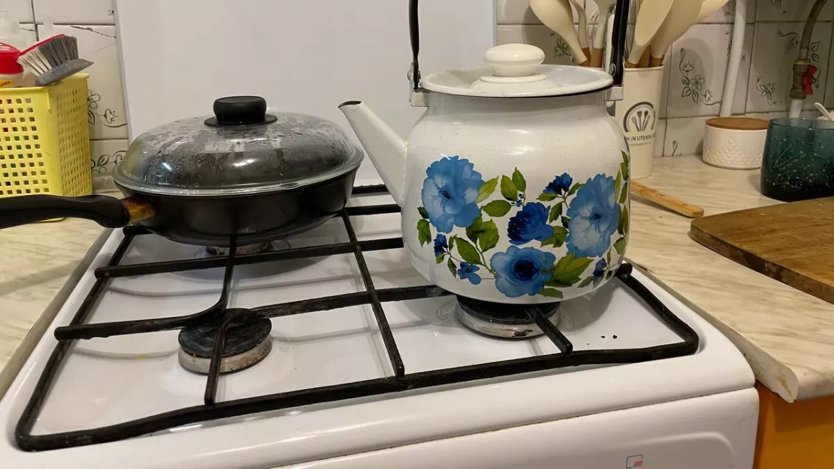 Решетку с газовой плиты отмываю за 5 минут без химии: старый бабушкин метод с песком