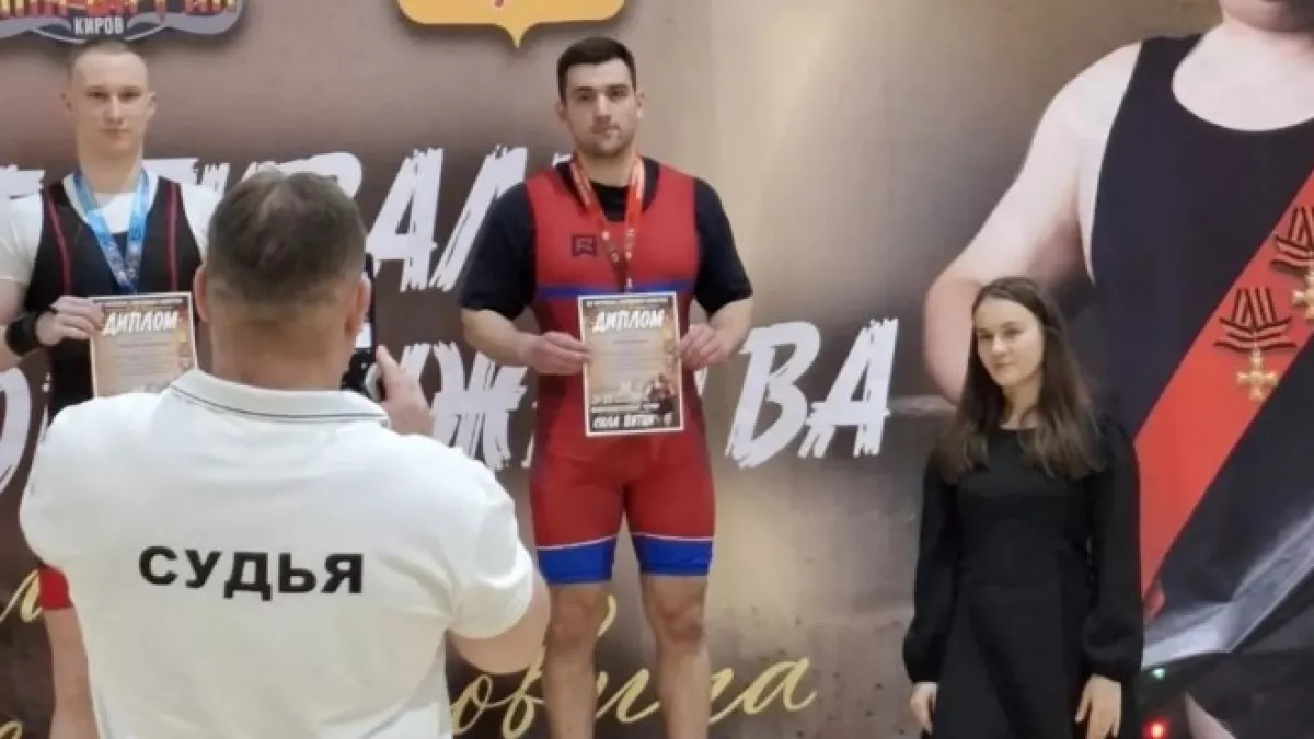 Пожарный из Коми установил мировой рекорд на фестивале "Сила Вятки"