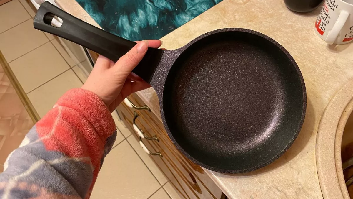 1 стакан на 10-летнюю сковороду - она снова как новая: больше не нужно масло для жарки