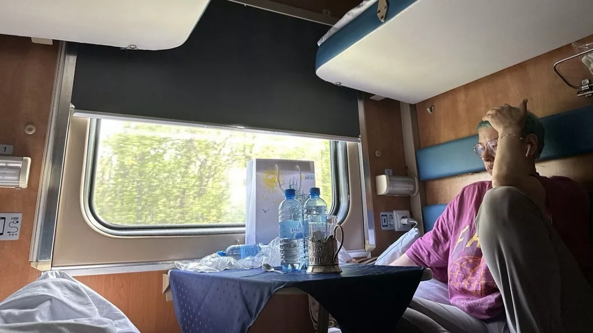 "Сидите там, где купили место": история самой сладкой мести в моей жизни - все произошло в поезде 