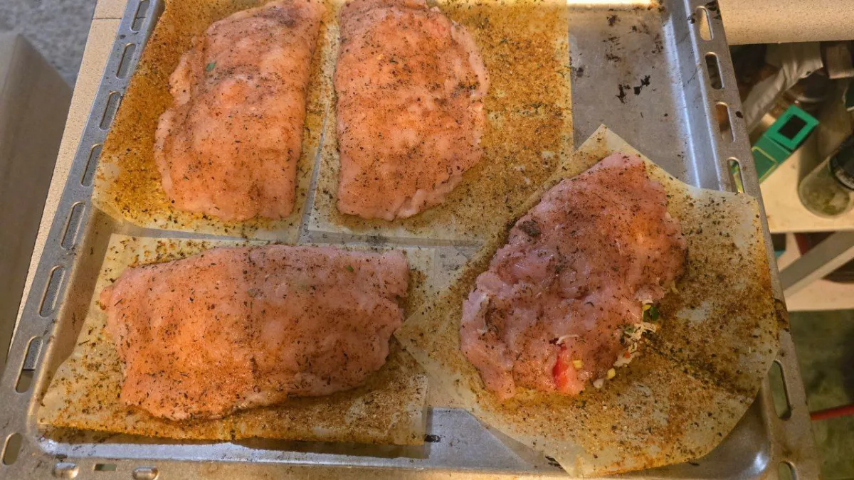 Забудьте о сухой и резиновой вареной грудке: хитрость, которая работает на 100% - мясо мягкое и распадается на волокна