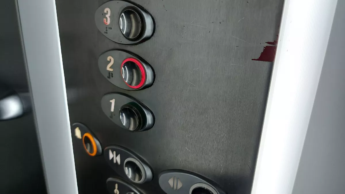 Что делать, если застрял в лифте: советы ГО и ЧС Коми