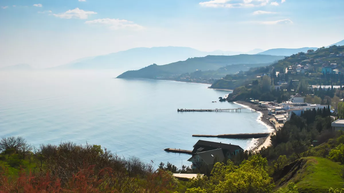 "Крымские Мальдивы" за копейки и нет толп туристов: белый песок, ярко-бирюзовая вода и озера с глиной - летим с семьей в марте