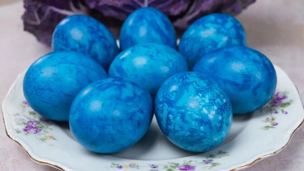 Не мусор, а бриллиант: крашу яйца в космический цвет без химии - луковая шелуха в прошлом
