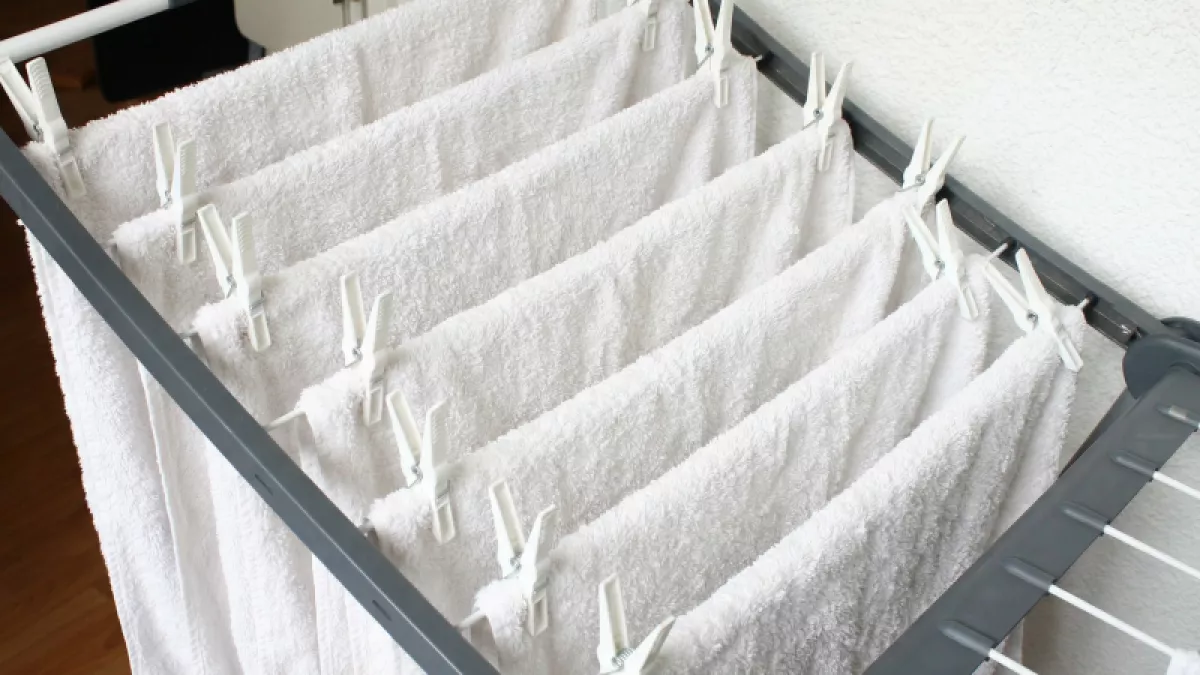 Засаленные полотенца с кухни снова бархатные и пахнут Альпийской свежестью: 1 пакетик в стиралку – без возни и трат