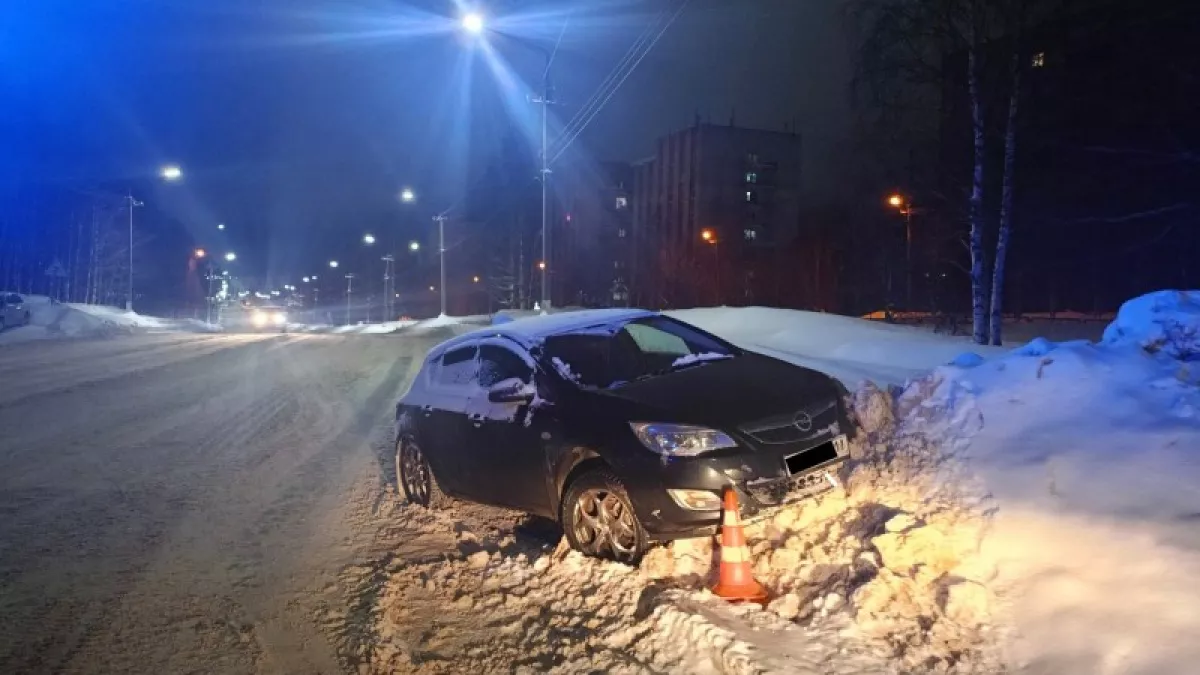 В Ухте водитель иномарки погиб после наезда на снежный вал