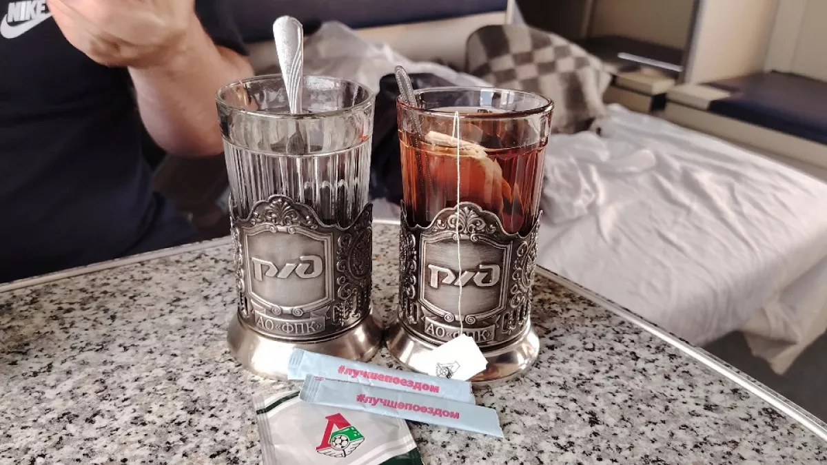 Думали, что бабушки с сумками-холодильниками в поездах — прошлый век. А оказалось, что прошлый век — это мы, без еды