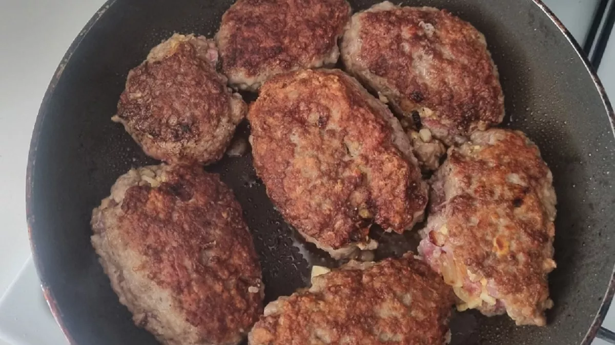 По ошибке убрала хлеб из фарша — попросили повторить: для сочности кладу горсточку другого продукта