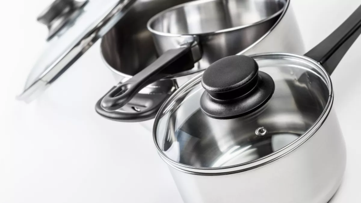 Кастрюли после чистки сияют, словно новые из дорогого магазина: метод из СССР — бесплатно и без химии