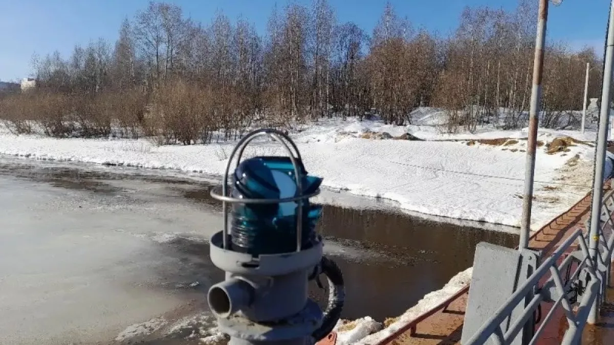 В Коми повторно повредили систему освещения на мосту в Заречье