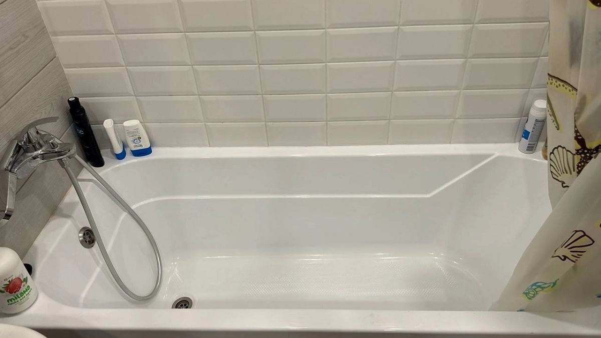 Развожу 50 г — и ванна как новая: проверенный лайфхак, который с легкостью удаляет налет и ржавчину