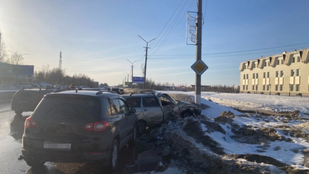 Пожилой водитель госпитализирован после ДТП с иномаркой в Коми 