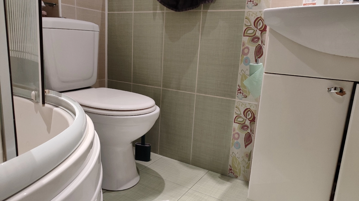 Две причины, почему появляется запах канализации, хотя ничего не протекает - и как это устранить