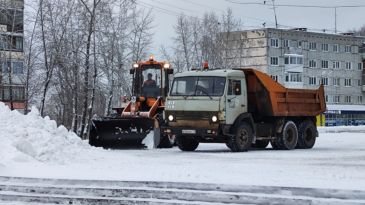 Верховный суд разрешил давний спор: можно ли обгонять трактор или экскаватор через сплошную