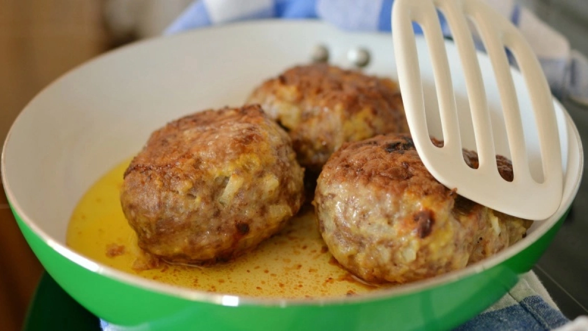 Как правильно пропарить котлеты: лайфхак для сочных котлет — и мясо будет таять во рту