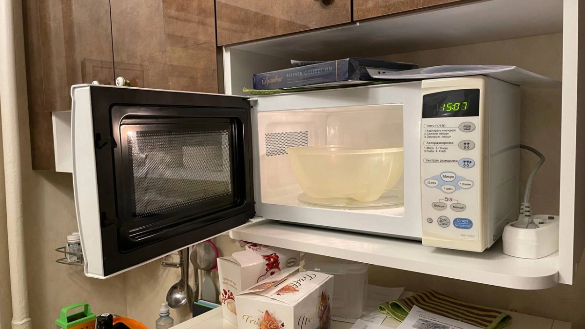 Как заставить микроволновку греть еду, а не тарелку: нестандартный способ, о котором мало кто знает