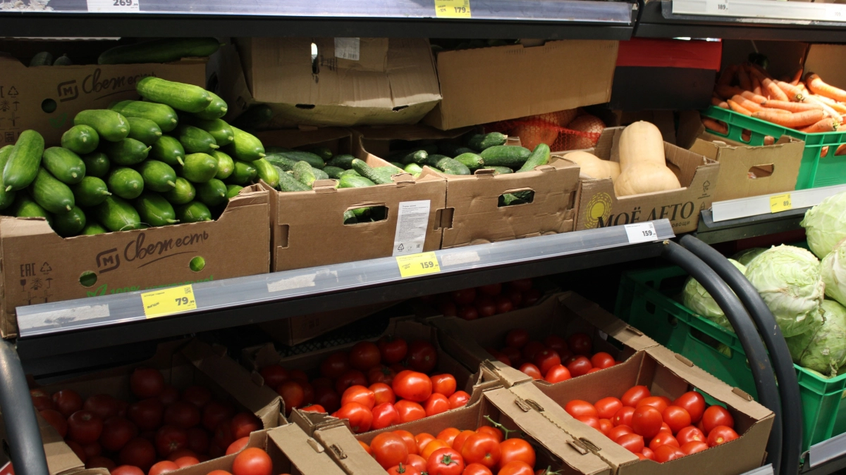 Комистат зафиксировал падение стоимости огурцов и рост цен на продукты животного происхождения