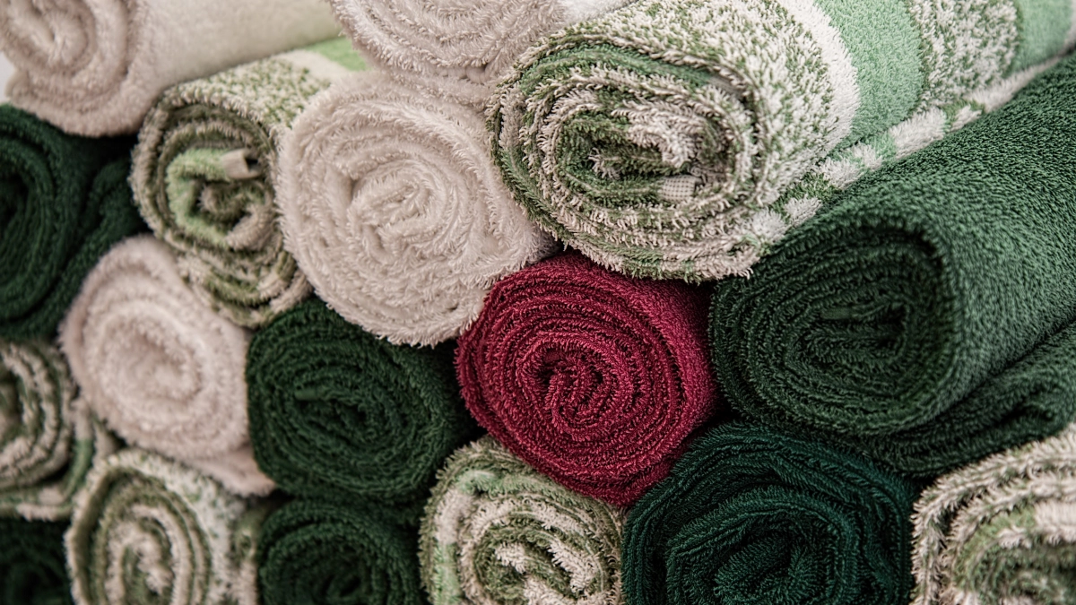 Полотенца часами больше не варю: окунаю на ночь в это — и утром они сияют чистотой: работает, пока вы спите