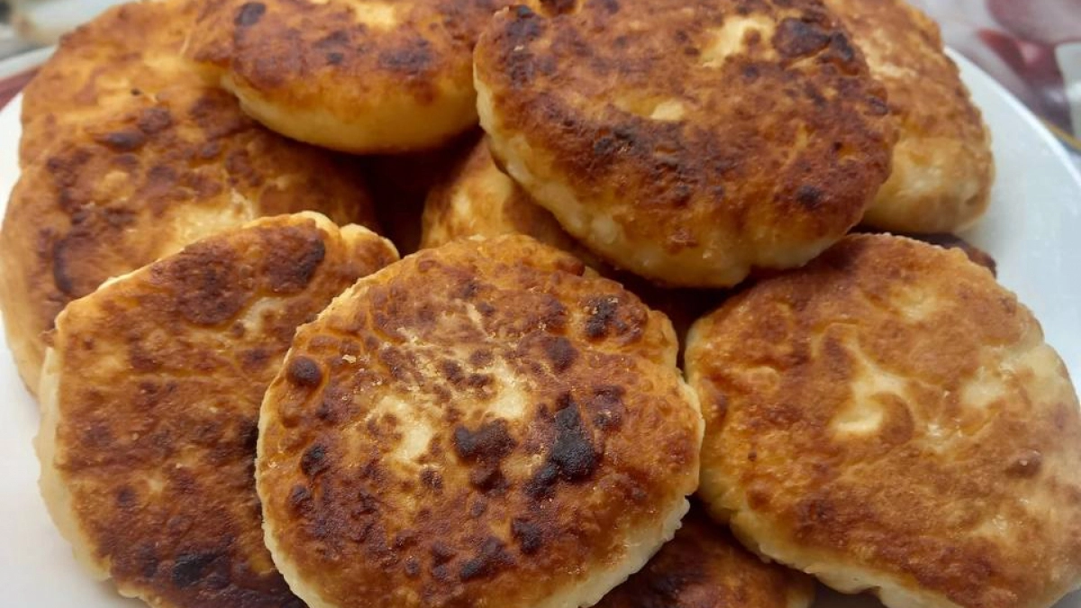 Смешиваем картофель с яйцом — и гора вкуснятины на ужин готова: домашних за уши не оттащить