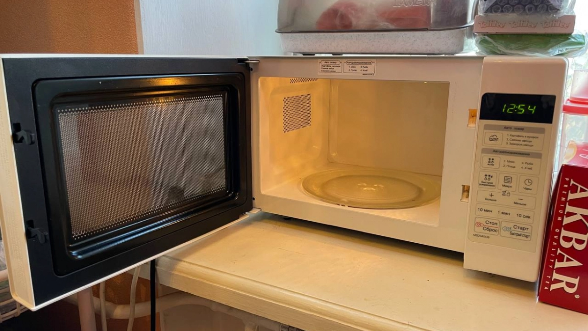 Названы продукты, которые нельзя разогревать в микроволновой печи: запомните, их всего 10