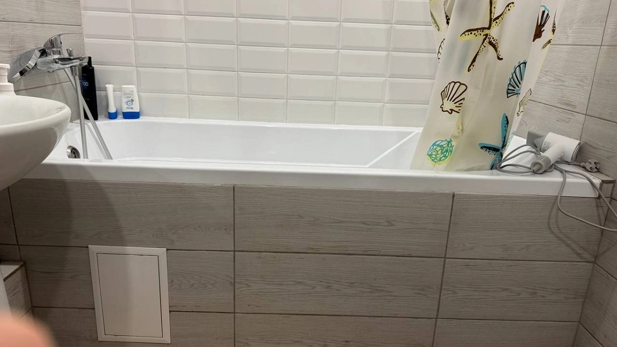 Плитка в ванной вышла из моды: теперь все используют этот удобный вариант