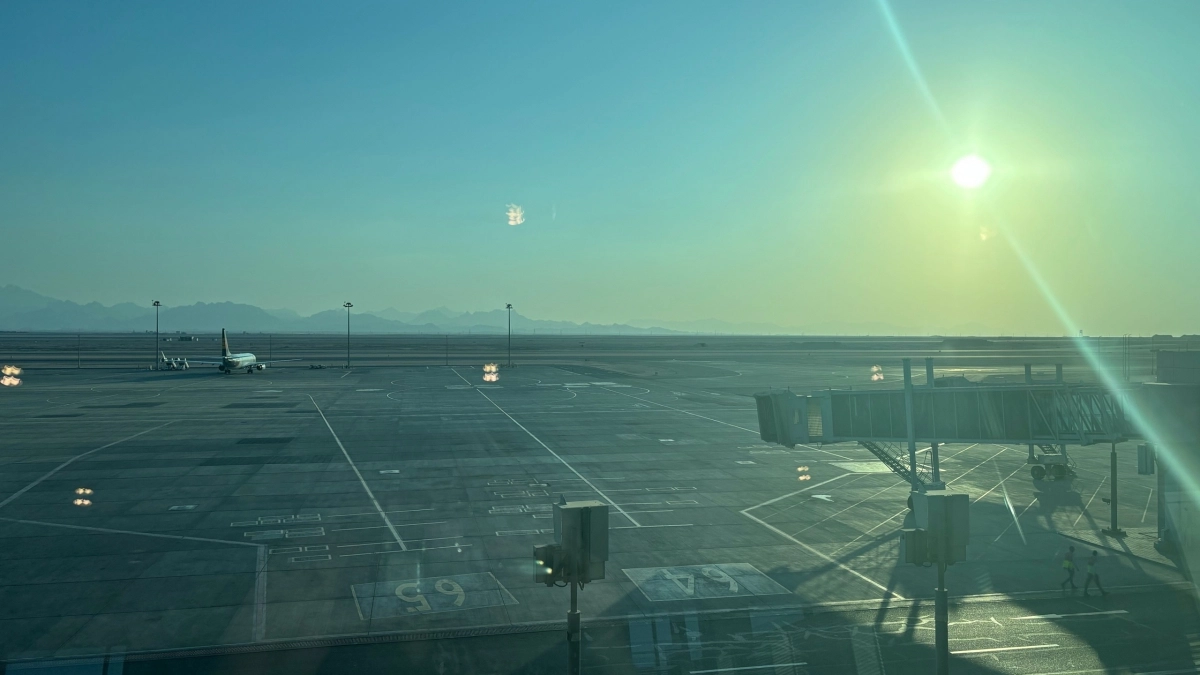 Стюардесса рассказала, почему в самолет нельзя надевать джинсы или кроссовки