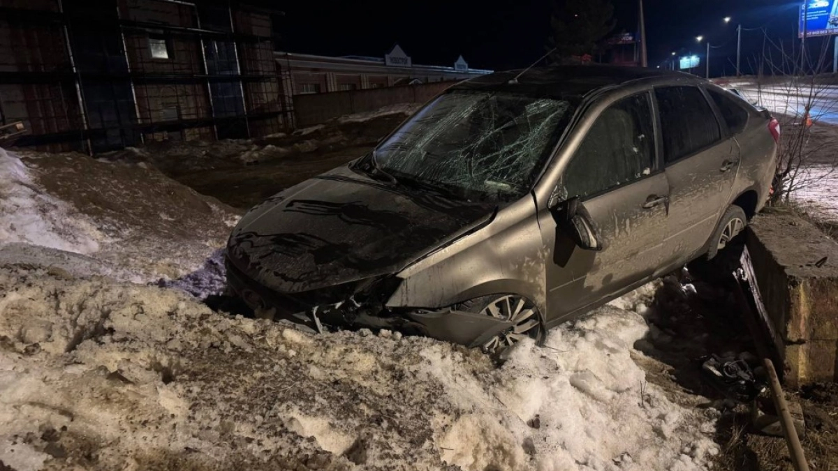 В Коми водителя "Лады" остановили бетонные блоки
