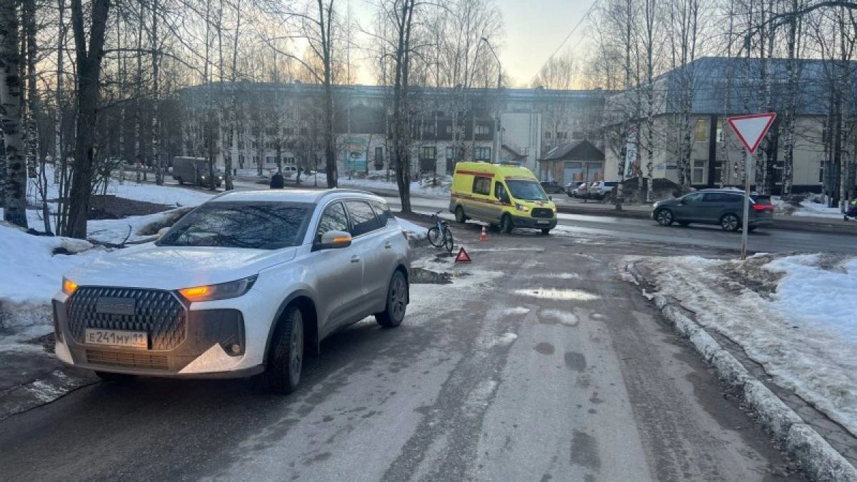 В Коми за сутки в ДТП пострадали ребенок-велосипедист и пассажир иномарки