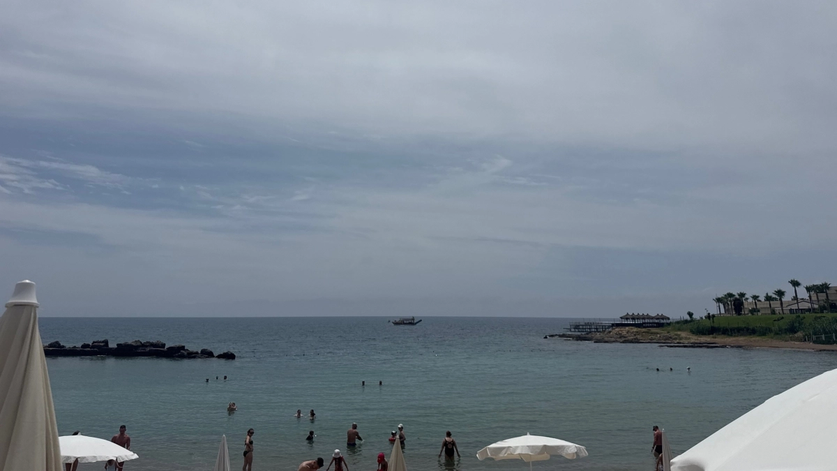 Мутное море с опасными тварями: туристы поделились честным отзывом о популярном в России курорте