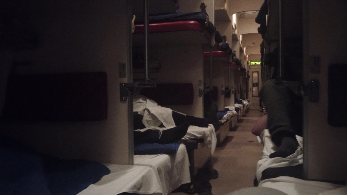 Это было гениально: как поступил мужчина, которого попросили уступить нижнюю боковую полку