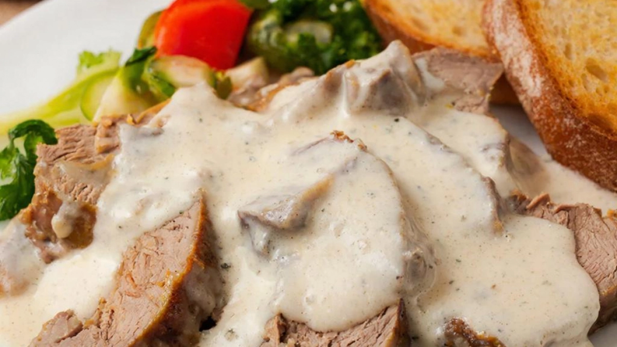 Готовлю печень только так, муж не отличает от мяса: бефстроганов в соусе — нежная, сочная и никакой горечи