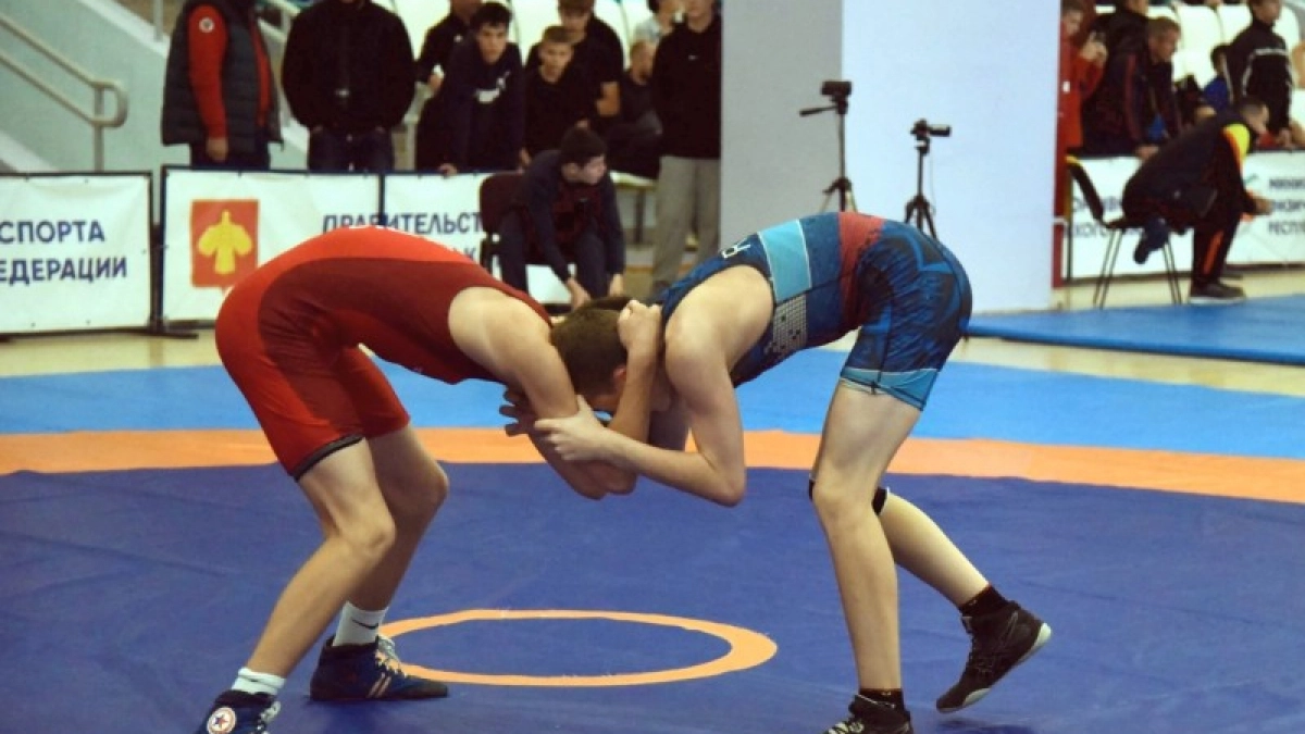 В Коми стартовало первенство СЗФО по вольной борьбе среди юниоров