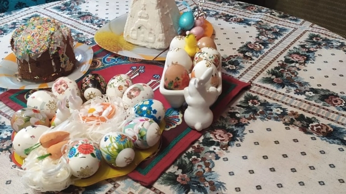 Забудьте про красители из пакетиков: 5 рецептов природной палитры для пасхальных яиц - станут как драгоценные камни