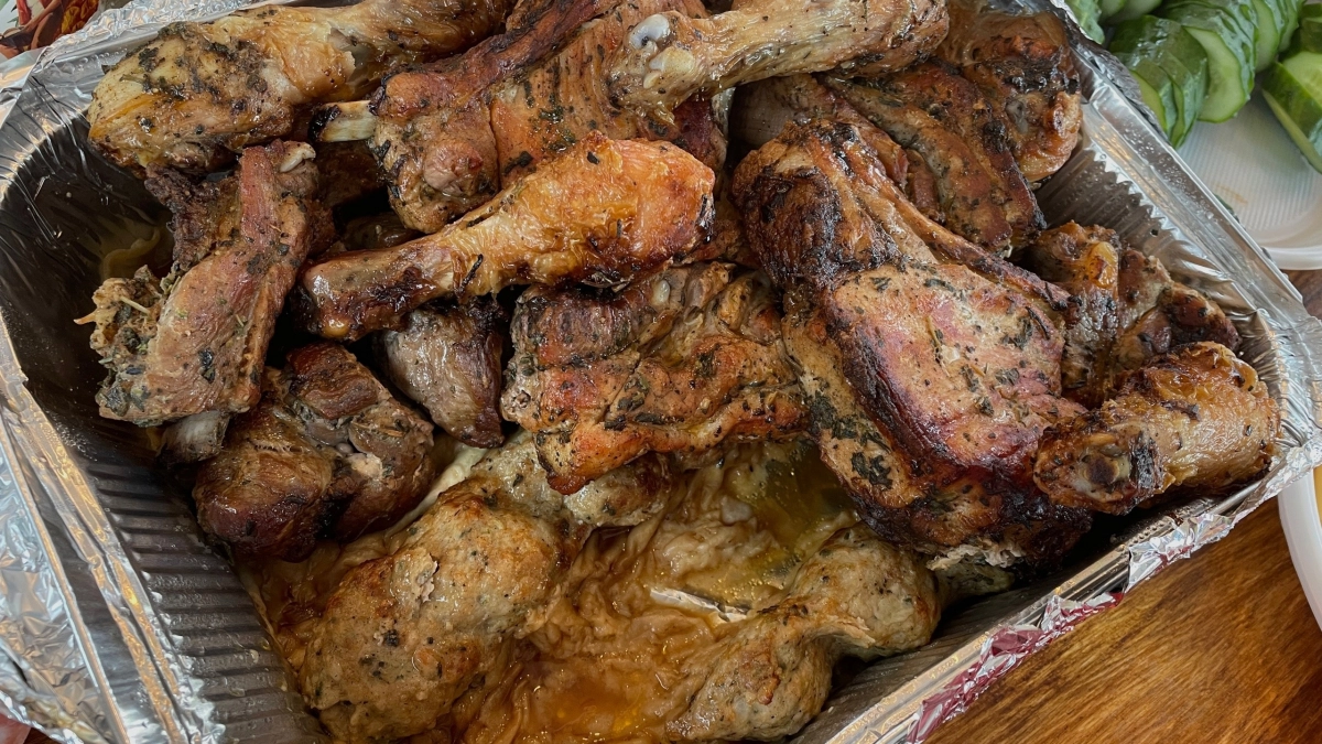 Просто заливаю курицу кефиром - и готовлю на плите или в духовке: показываю 3 варианта быстрого ужина