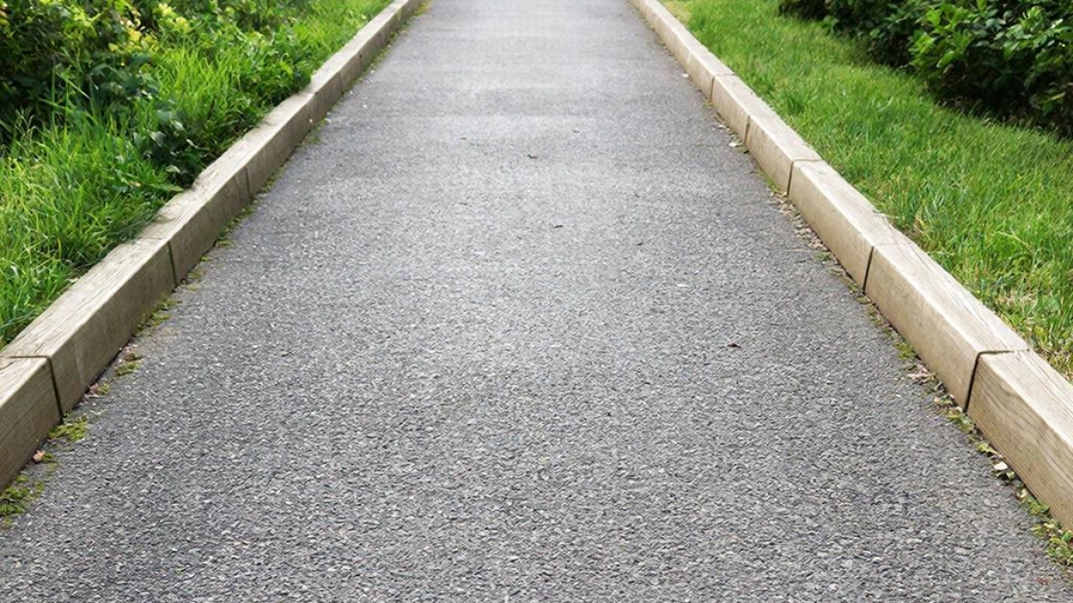 Забудьте о лужах на участке: эта садовая дорожка остаётся сухой даже после ливня — соседи в шоке