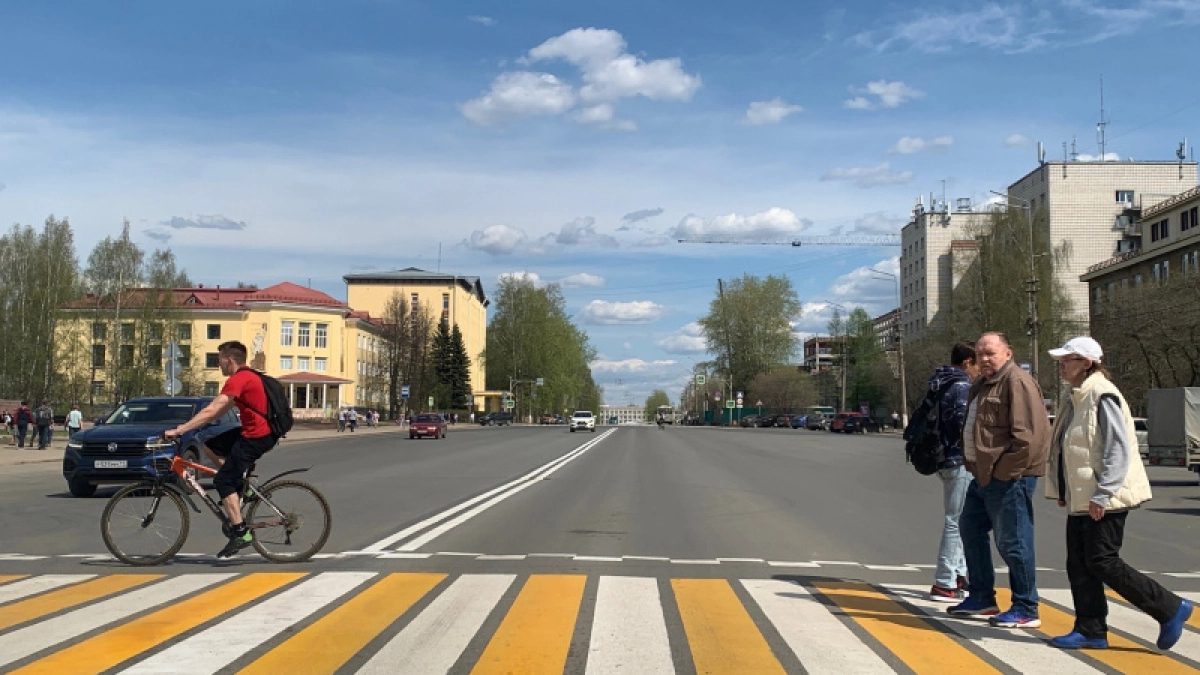 Шаг на «зебру» — не аргумент: Верховный суд объяснил, когда водитель обязан уступить пешеходу