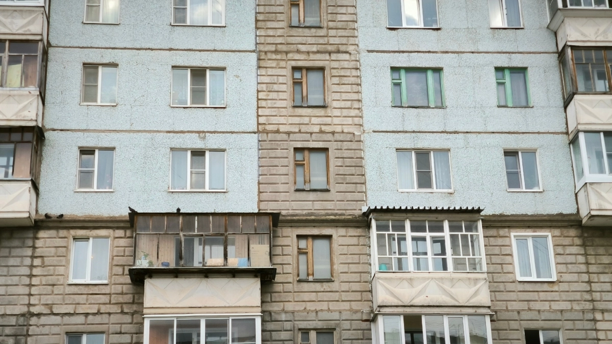 Жителям Коми рассказали, почему не стоит захламлять балкон старой мебелью