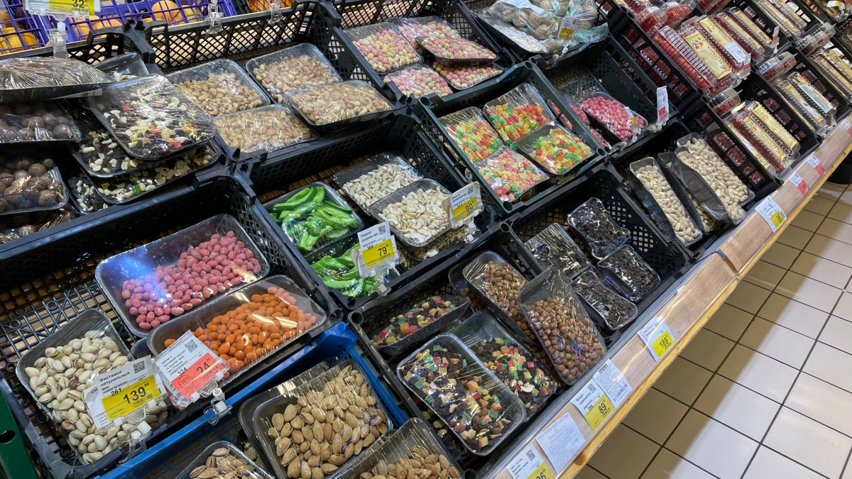 Орехи и сухофрукты мыть бесполезно: безумно важно сделать именно это — едите одну химию