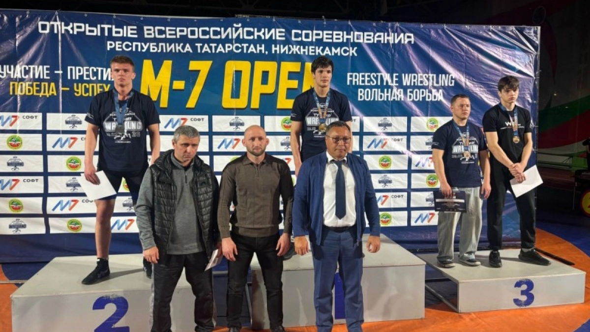 Борцы из Коми завоевали три медали на крупном турнире в Татарстане