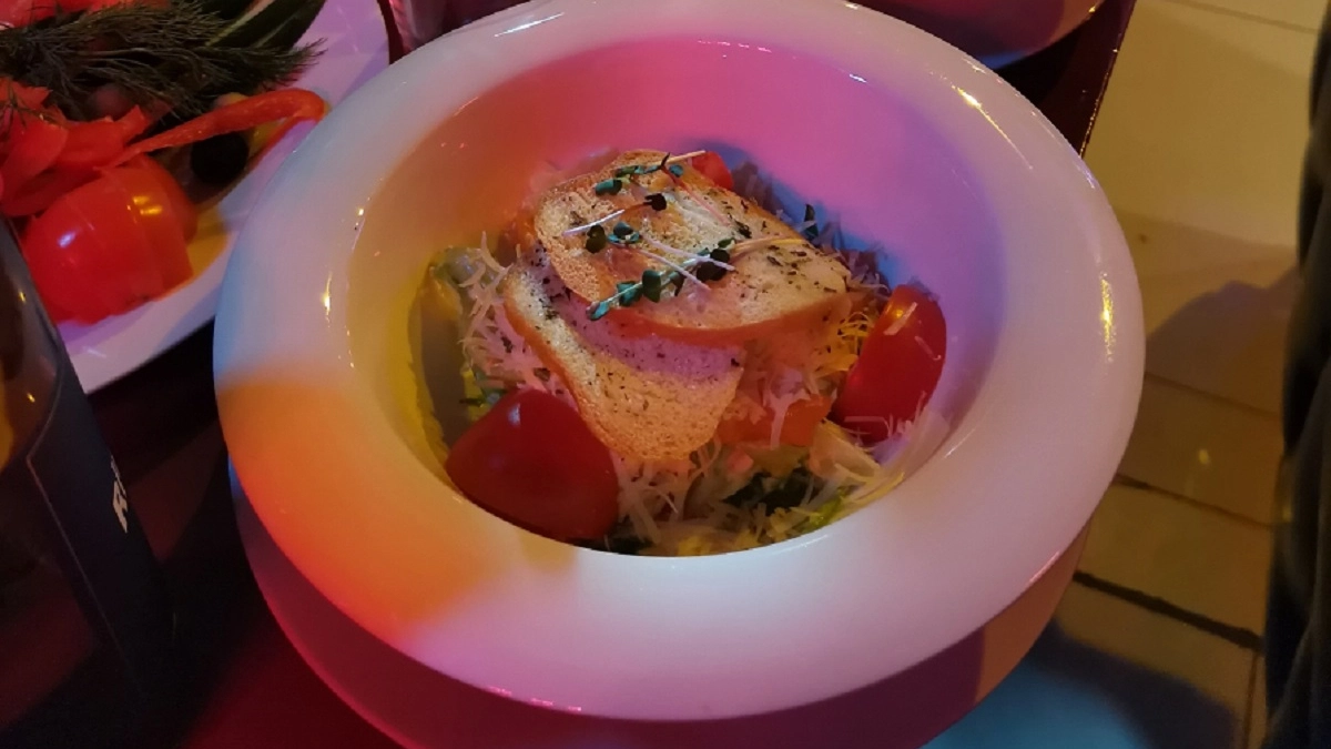 Ресторанный соус «Цезарь» за 10 минут: готовим дома без магазинных заменителей - в 100 раз вкуснее